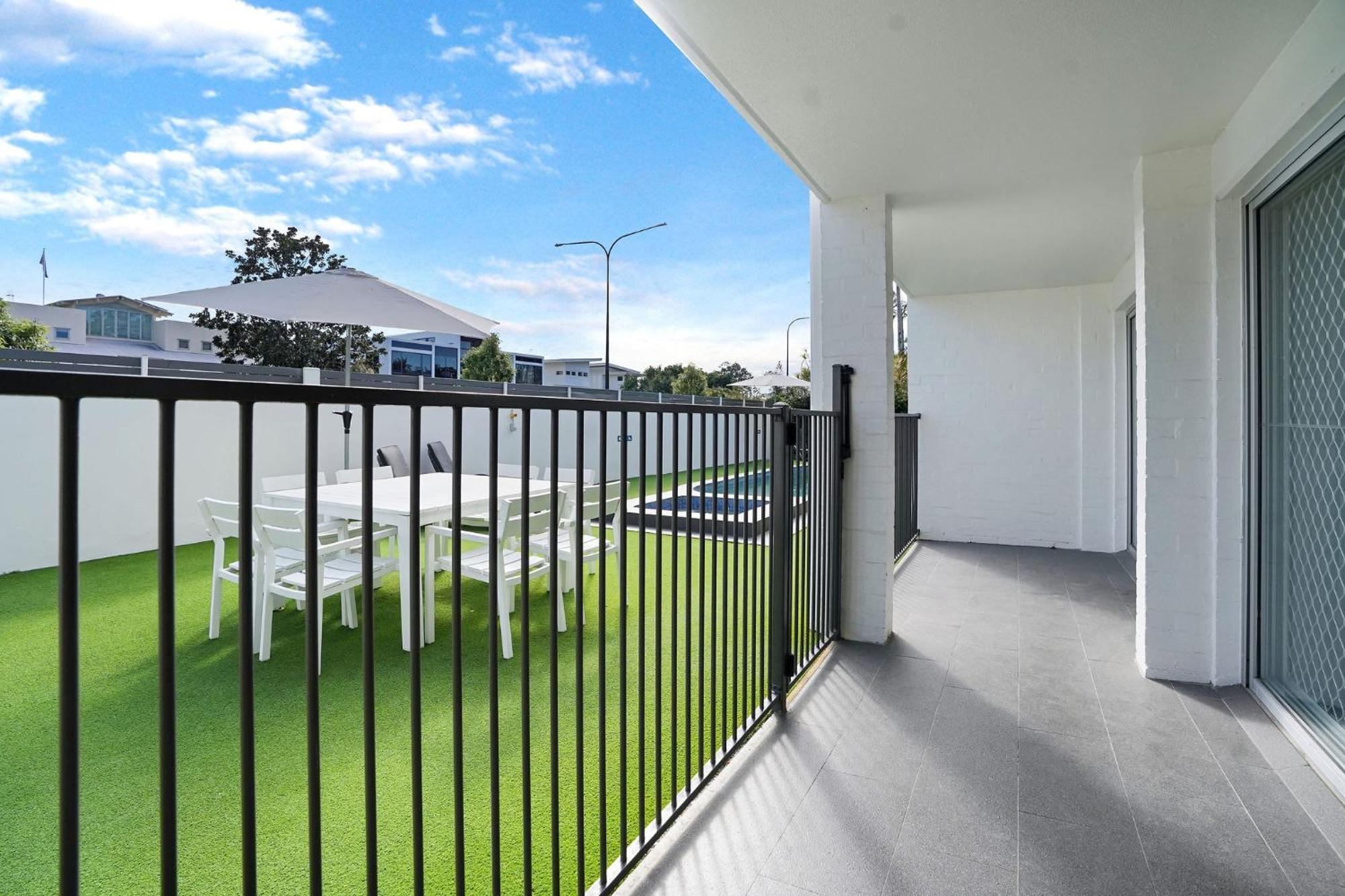 Noosa Parade Holiday Inn Noosa Heads Quarto foto